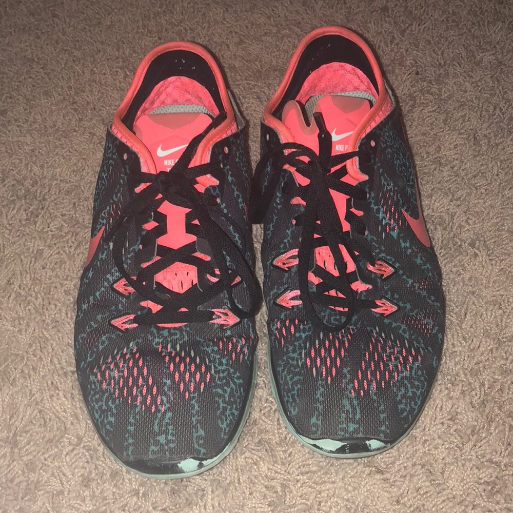 Nike Tennis Shoes